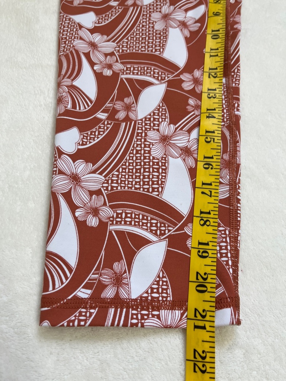 Victoria's Secret Sport Knockout Capri Leggings Size Large - Picture 7 of 8